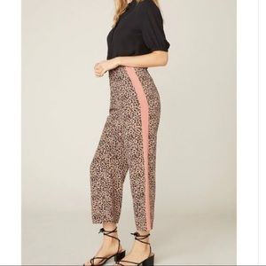 BB Dakota Cats Out of the Bag Leopard crop pants
